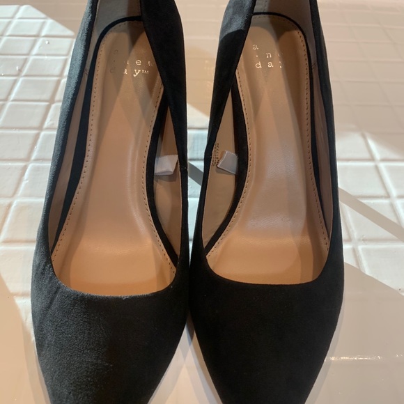 Black Suede Heels- Brand New- 6.5 - Picture 2 of 2